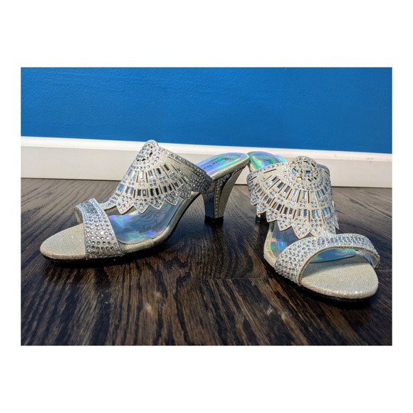 Women's shoes - Picture 2 of 2